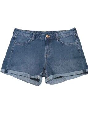 𝅺H&M Classic Blue Denim Cuffed Women's Shorts. Size 10.